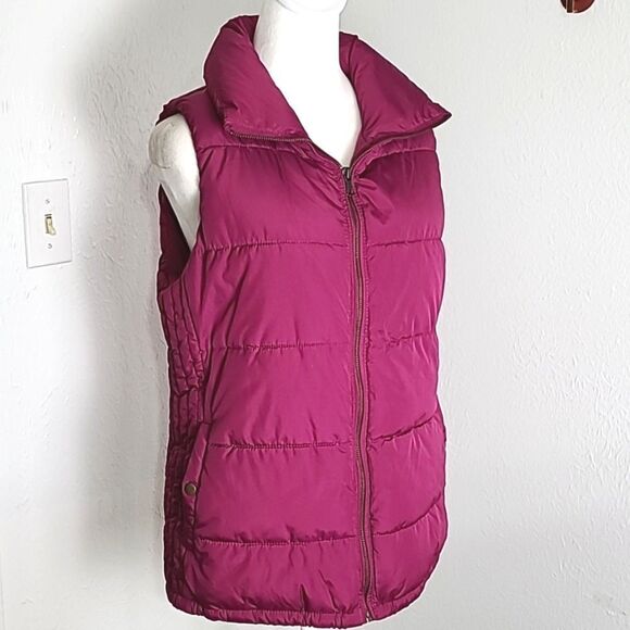 Old Navy Burgundy Quilted Puffer Vest, Size Medium - Picture 1 of 12